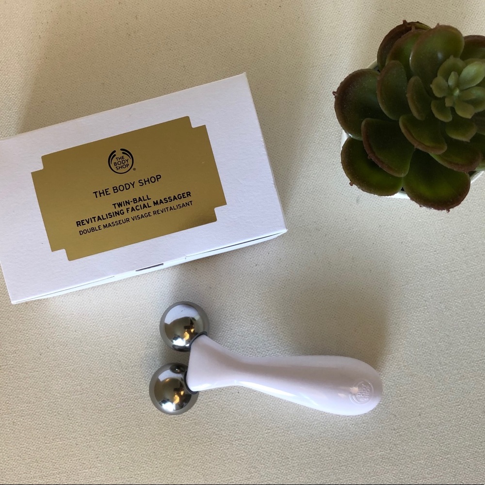 New !The body shop 💆🏼‍♀️facial massager